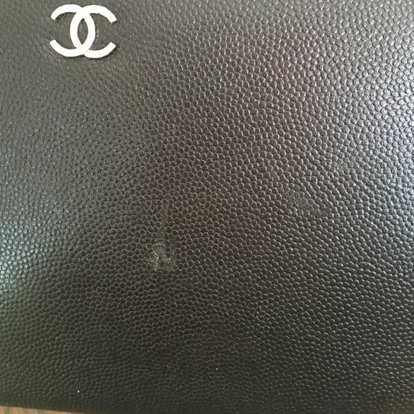 Authentic Chanel black caviar zip around wallet - Picture 2 of 4