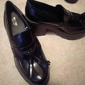 Black grunge,  fring front clogs.