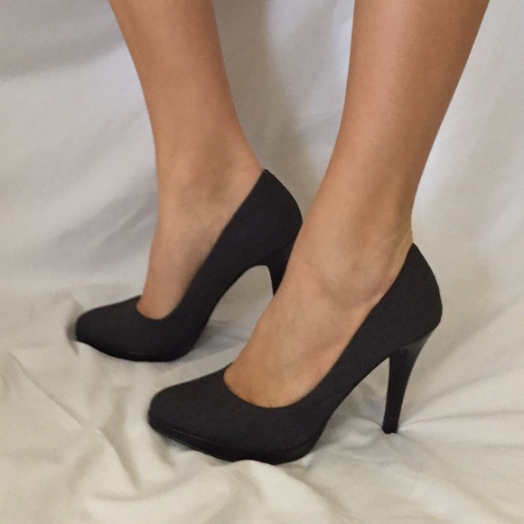 NEW Nine West grey classic pump heel