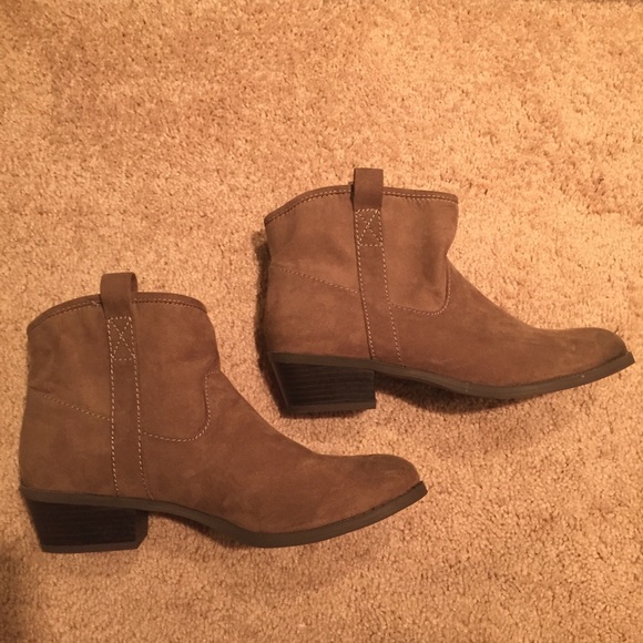 NEVER WORN Mossimo brown suede-like boots