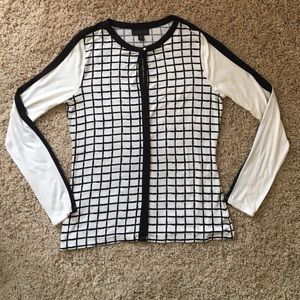 Worthington long sleeve pullover top.