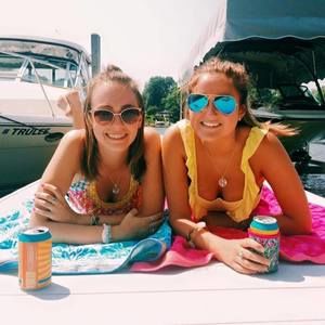 Meet your Posher, Addison