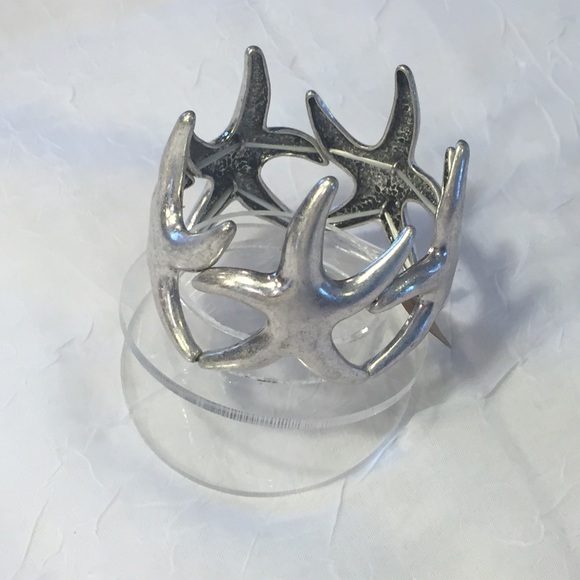 Jewelry - NWT silver starfish bracelet