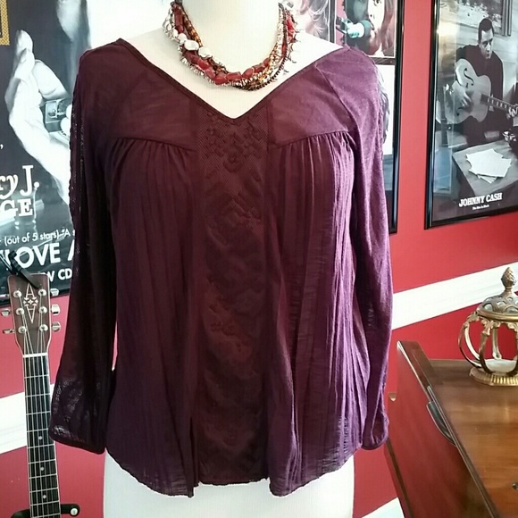 Cute American Eagle Top with Embroidered Detail