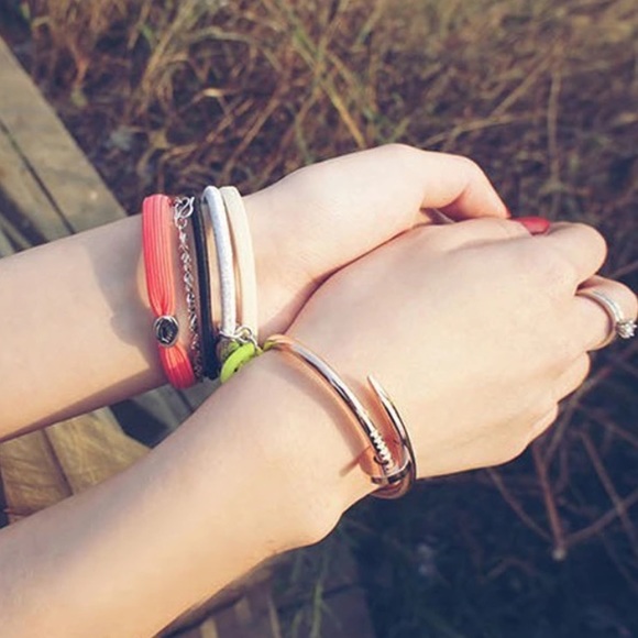 New. Beautiful Rose Gold metal nail bangle - Picture 2 of 4
