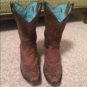 Beautiful corral cheetah boots