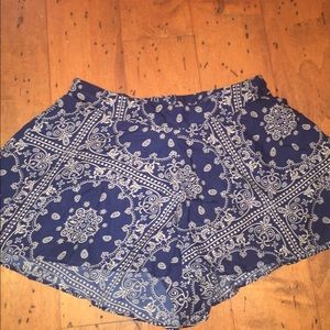 💕SALE💕NWOT. High waisted flowy shorts!