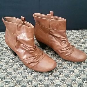 American Eagle Tan bootie