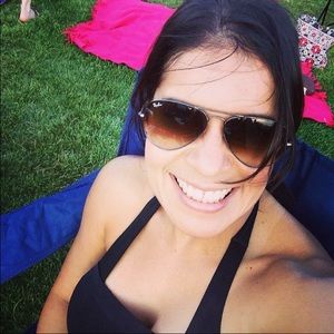 Meet your Posher, Alejandra