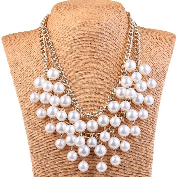 Jewelry - Beautiful White Pearl Necklace