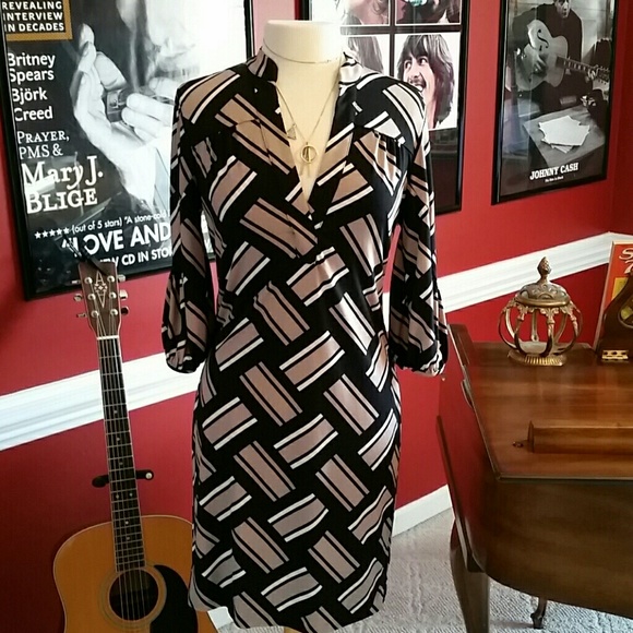 Stylish Banana Republic Dress with 3/4 Sleeves