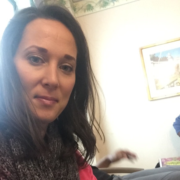 Meet your Posher, Andrea - Picture 2 of 2