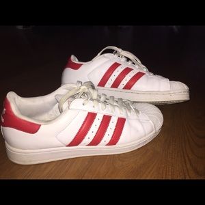 Red shelltoe superstar Adidas❤️😍