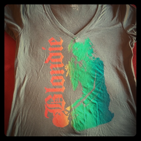 V-neck Blondie T-shirt
