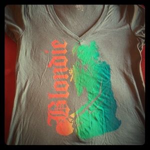 V-neck Blondie T-shirt