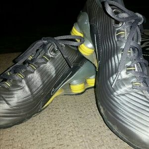 Nike shox , silver gray and yellow size 8