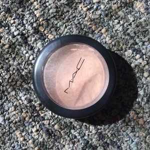 Mac Powder Blush: Honour