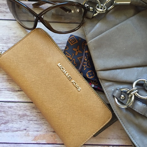 Michael Kors Camel Saffiano Wallet