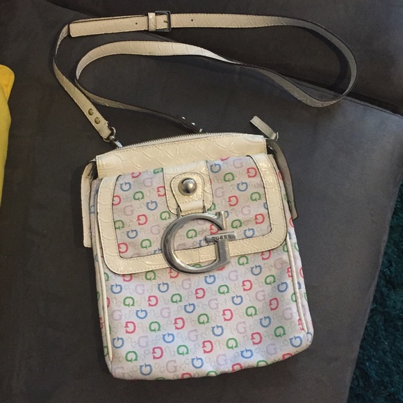 New Guess Crossbody Bag! - Picture 1 of 4