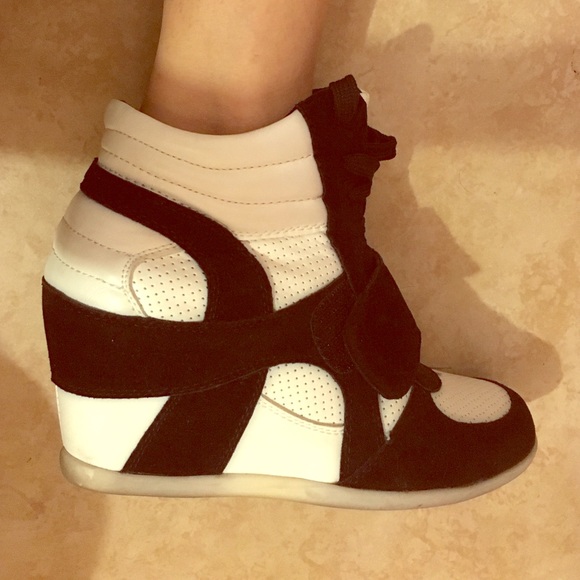 Refresh Shoes - Wedge sneakers🐜final price drop 🐜
