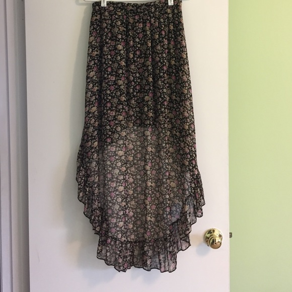 High-low black flowered skirt - Picture 3 of 4