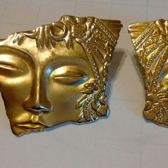 Ladies Medusa Face gold earrings, Awesome!!