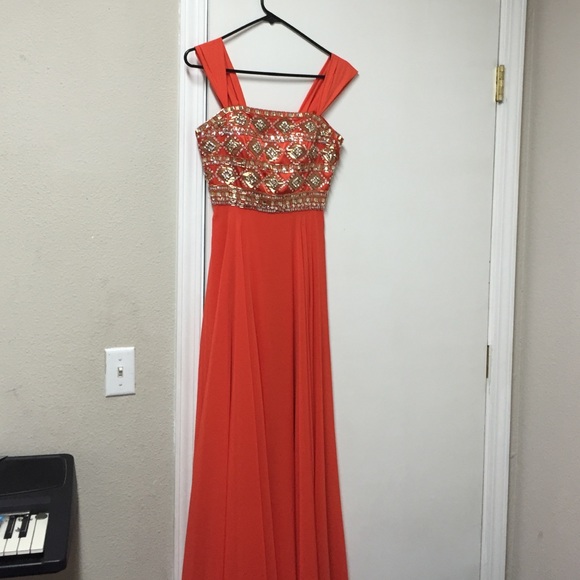 floor length, no stains/rips  original strapless - Picture 4 of 4
