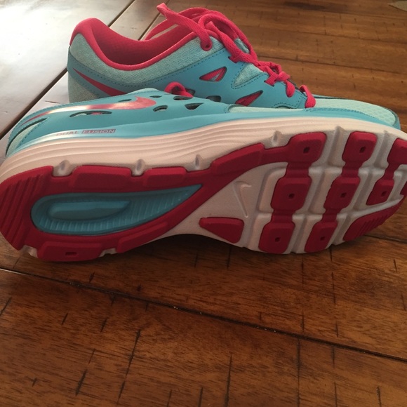 Nike shoes - Picture 2 of 2