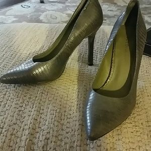 Olive green alligator leather pumps.  Super cute!