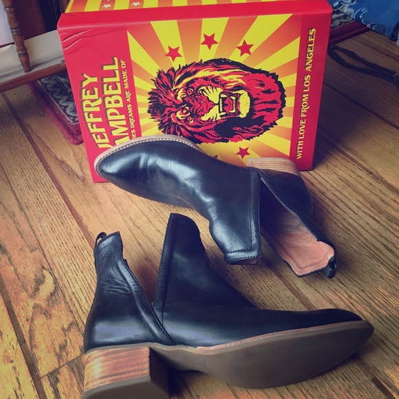 Jeffrey Campbell Muskrat Cutout Bootie Size 8