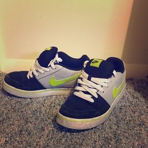 Nike tennishoes