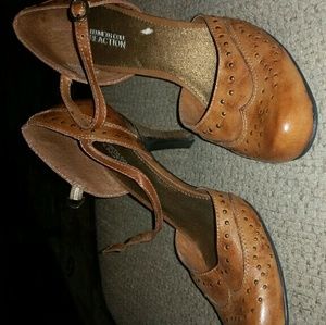 Kenneth Cole Reaction leather heels