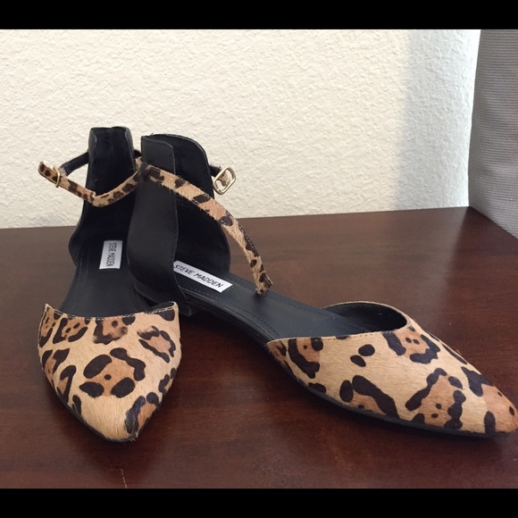 Worn once brand new Steve Madden leopard flats.