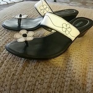 Cute black and white sandals!