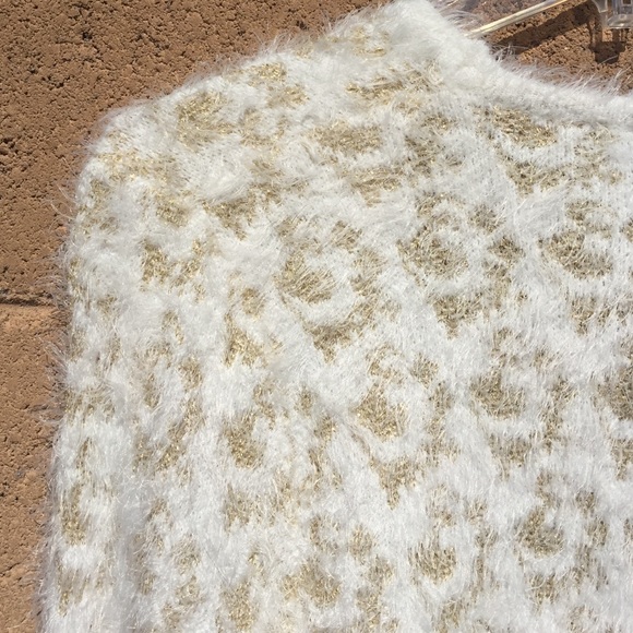 Beautiful fuzzy open cardigan - Picture 3 of 4