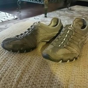 Gray skecher no lace athletic shoe!