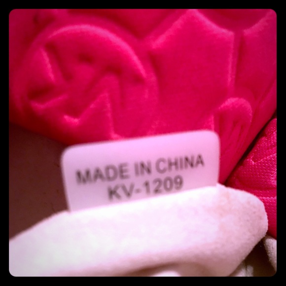 Picture of serial tag on MK Pink tote