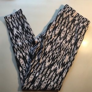 H&M Tribal Print Black & Cream Leggings Pants Sz S