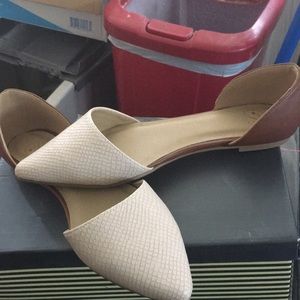 Beige snake skin flats