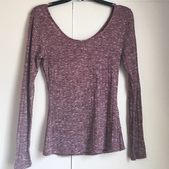 Knitted long sleeve.