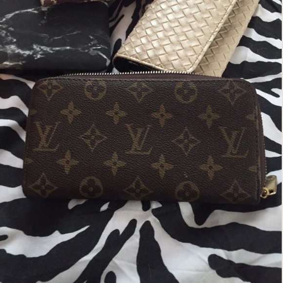 Monogram wallet