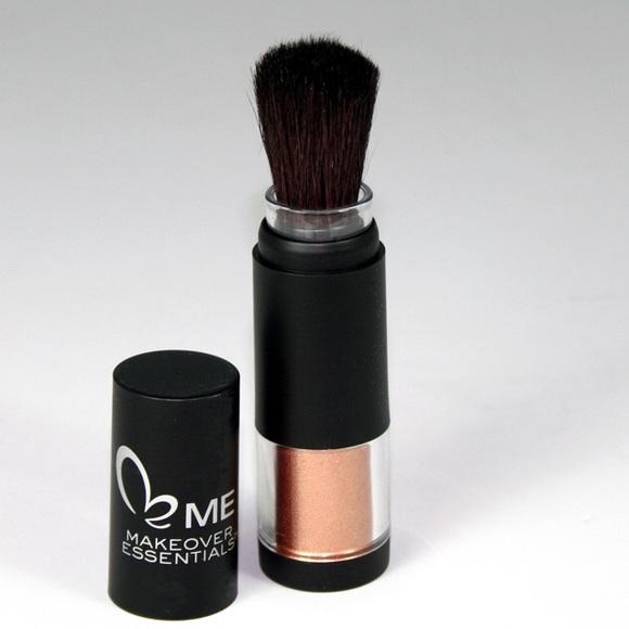 Bronzer shimmer brush