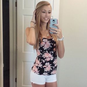 Meet your Posher, Nicole