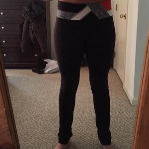 Lulu lemon size 6 skinny groove pant reversible