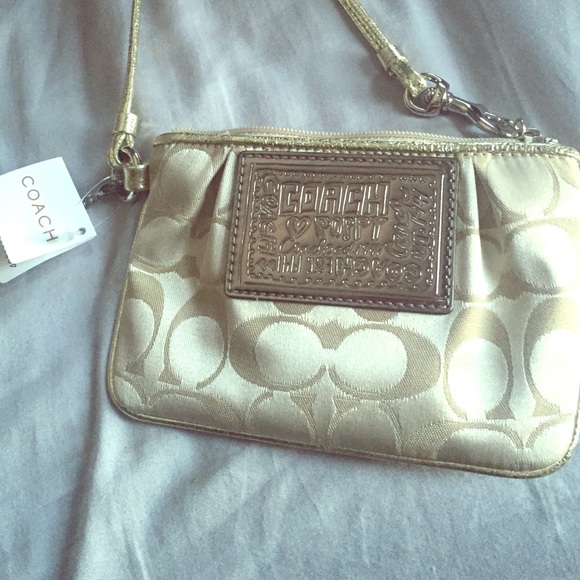 NEW W/ TAGS Gold/Creme Coach wristlet
