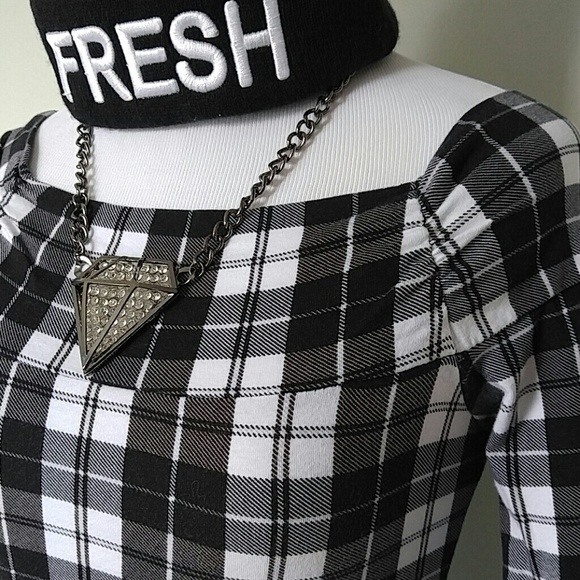 Sexy Off the Shoulder Crop - Picture 4 of 4