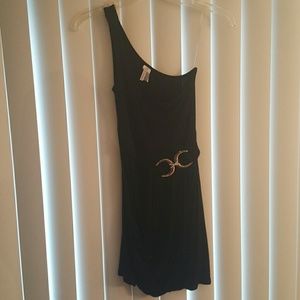 Black asymmetrical dreas