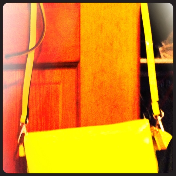 Highlighter yellow cross body bag with tassel. - Picture 1 of 2