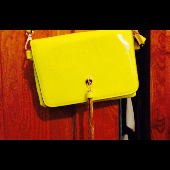 Highlighter yellow cross body bag with tassel. - Picture 2 of 2
