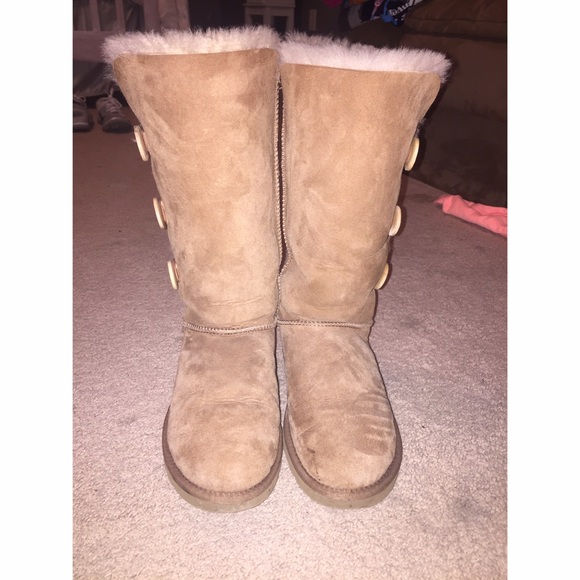 tan uggs - Picture 2 of 2